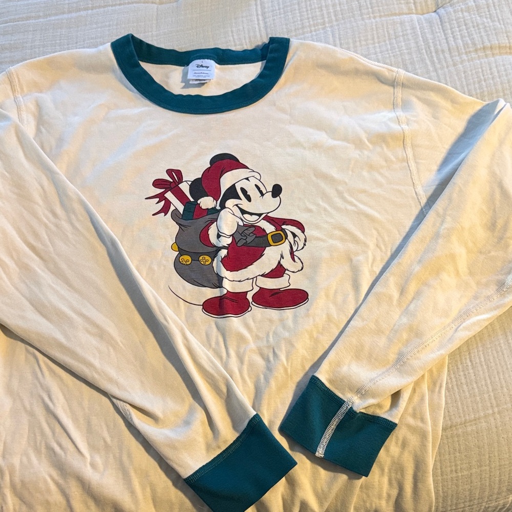 Hanna Andersson Cream and Green Pajama Top with Holiday Graphic